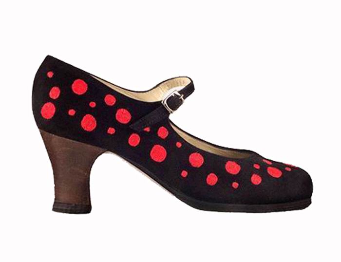 Topos bordados. Chaussures de flamenco personnalisées Begoña Cervera